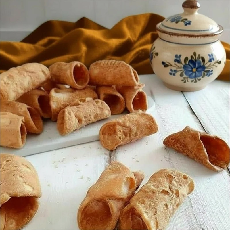 20 Empty Cannoli Shells