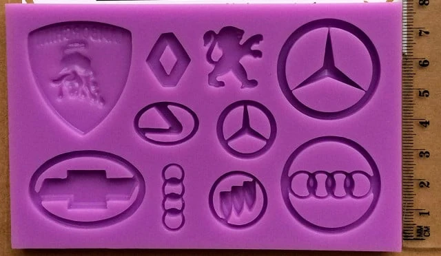 Mercedes Audi Lamborghini Renault Peugeut Chevrolet ecc. Logo Griffe Marchi Auto famosi