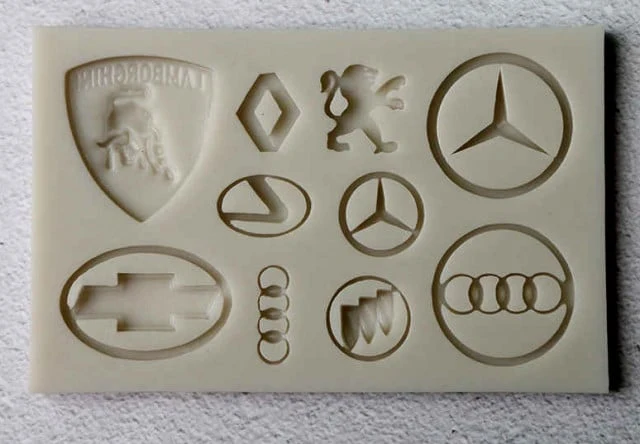 Mercedes Audi Lamborghini Renault Peugeut Chevrolet ecc. Logo Griffe Marchi Auto famosi