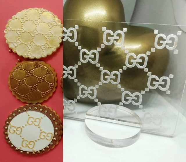 Gucci Griffe. 12 x 10 cm. Stampo in Rilievo