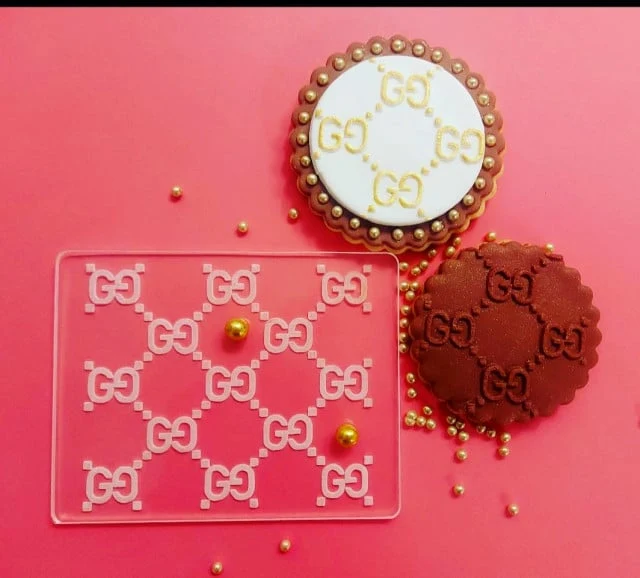 Gucci Griffe. 12 x 10 cm. Stampo in Rilievo