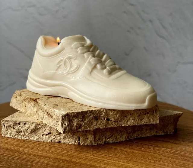 Sneaker Scarpa griffata di 13 cm. Stampo in silicone anche per Candele
