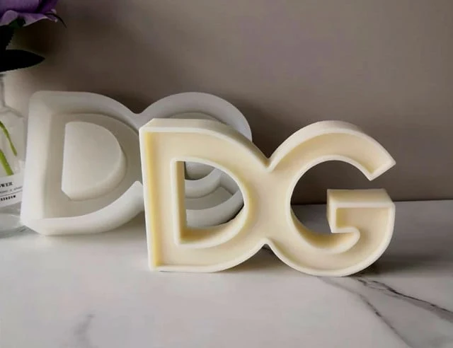 Grande Logo Griffe Dolce e Gabbana di 17 x 11 x 4 cm. Stampo in silicone anche per Candele