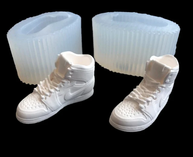 Paio di Scarpe Nike Air Force di 5 cm. Stampo in silicone anche per Candele