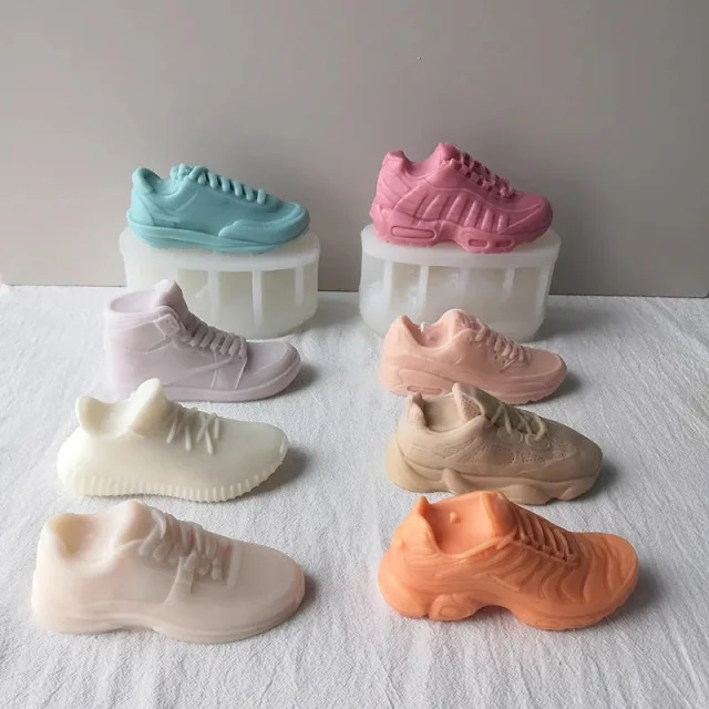 Tante Scarpe Nike Adidas Converse Snickers e molte altre. Stampo scarpa in silicone anche per Candele Disponibilità limitata