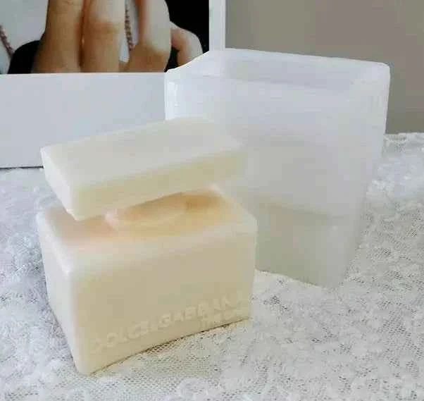 Stampo Profumo Logo Griffe Dolce e Gabbana The One di 8 x 6 cm. Stampo in silicone anche per Candele. MakeUp