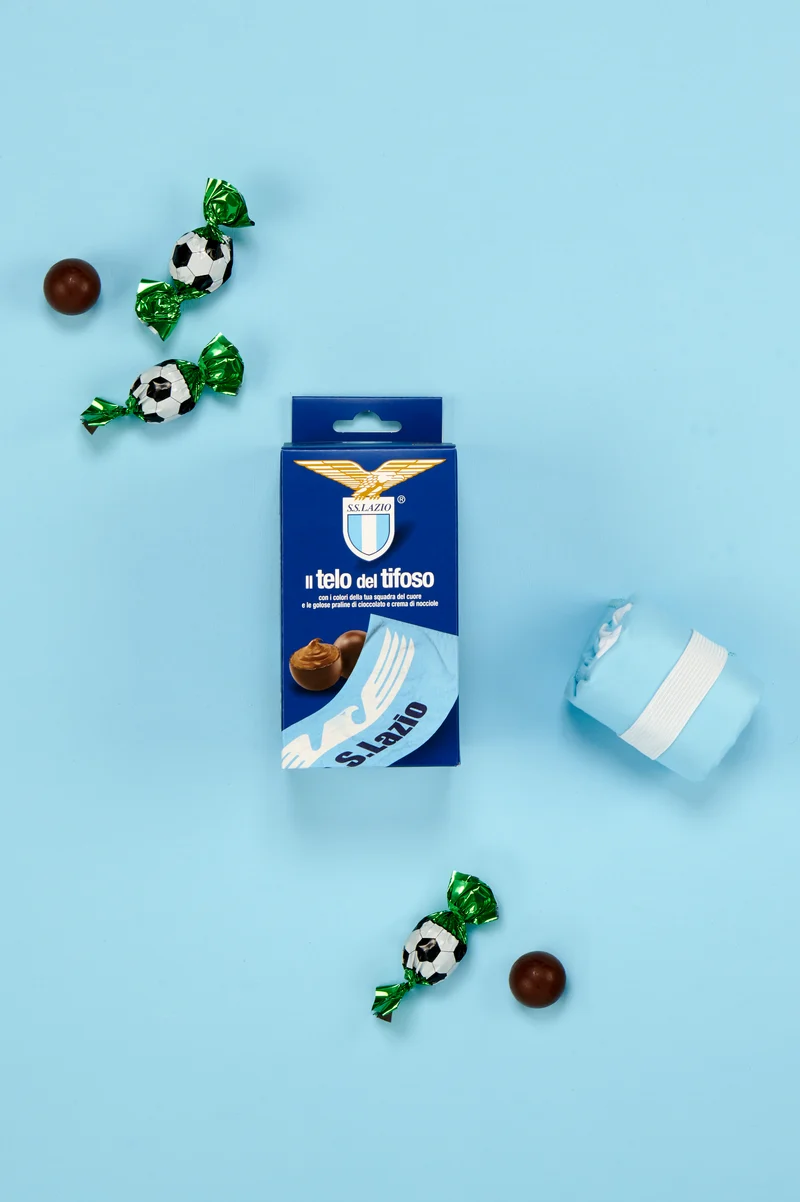 Telo del tifoso Lazio Ufficiale ICAM con Praline di Cioccolato al Latte e Crema di Nocciola 80g