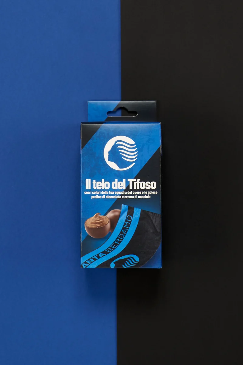 Telo del tifoso Atalanta Ufficiale ICAM con Praline di Cioccolato al Latte e Crema di Nocciola 80g