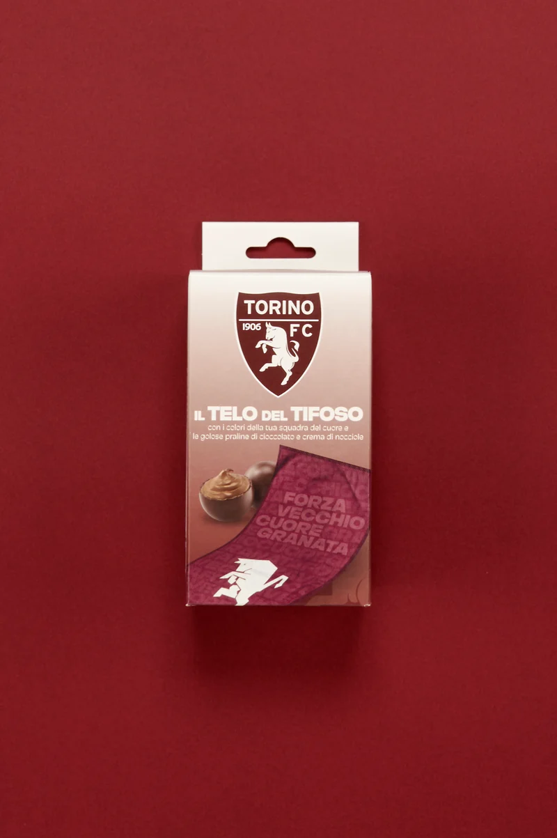 Telo del tifoso Torino F. C. Ufficiale ICAM con Praline di Cioccolato al Latte e Crema di Nocciola 80g
