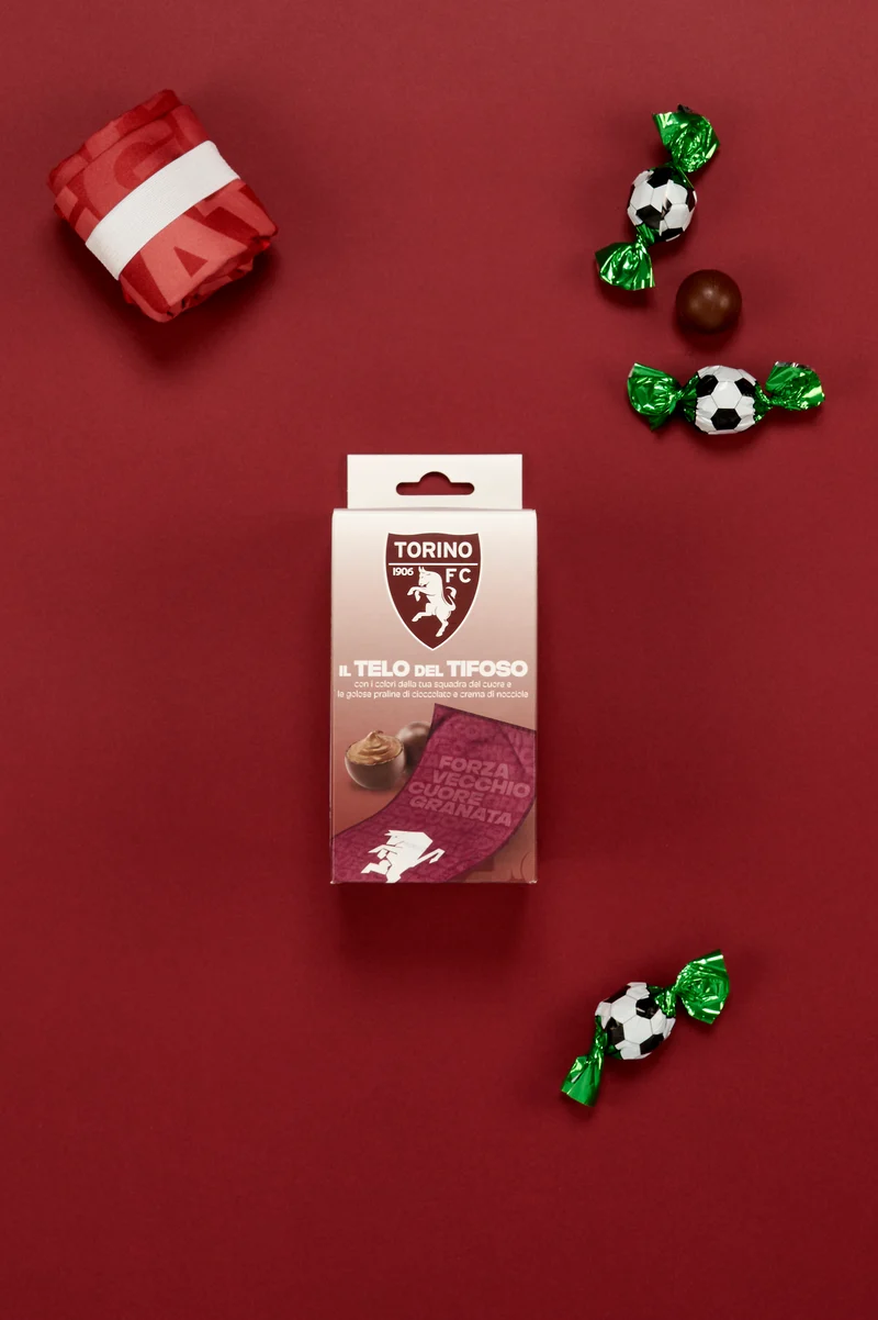 Telo del tifoso Torino F. C. Ufficiale ICAM con Praline di Cioccolato al Latte e Crema di Nocciola 80g