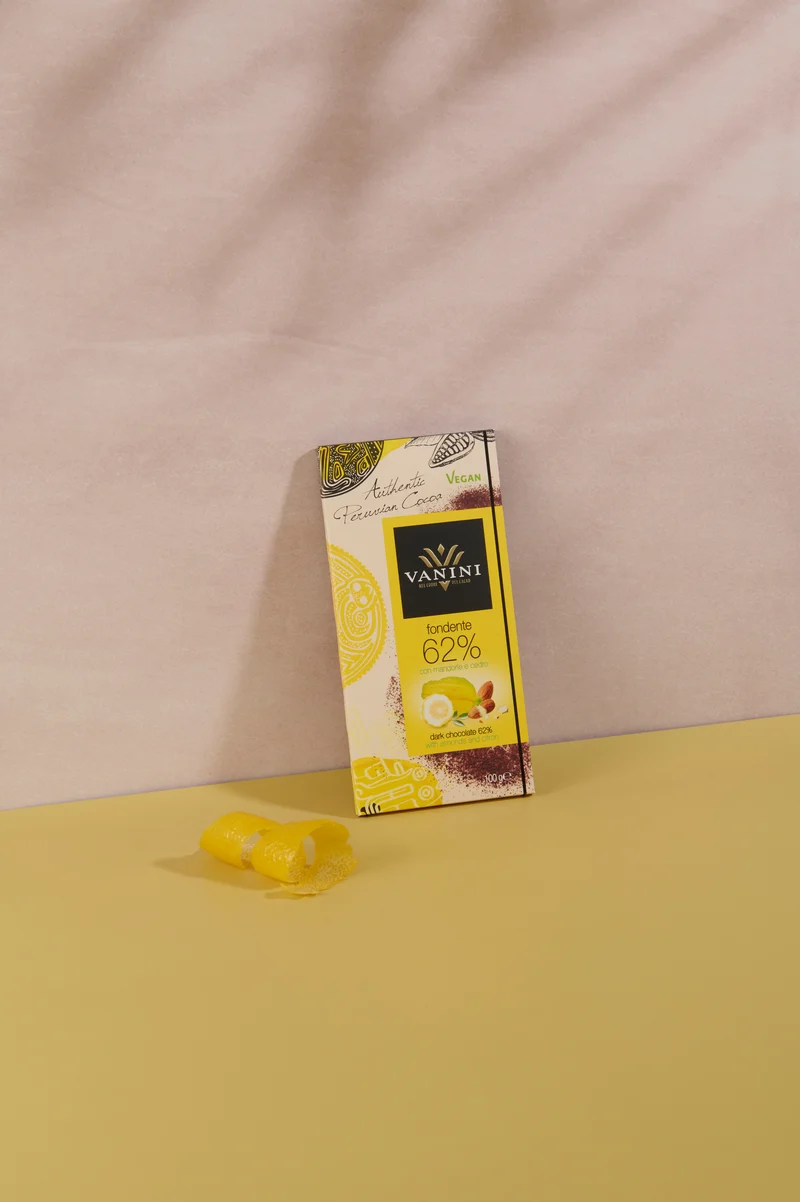 Tavoletta Vanini Monorigine Perù Fondente 62% con mandorle e cedro
