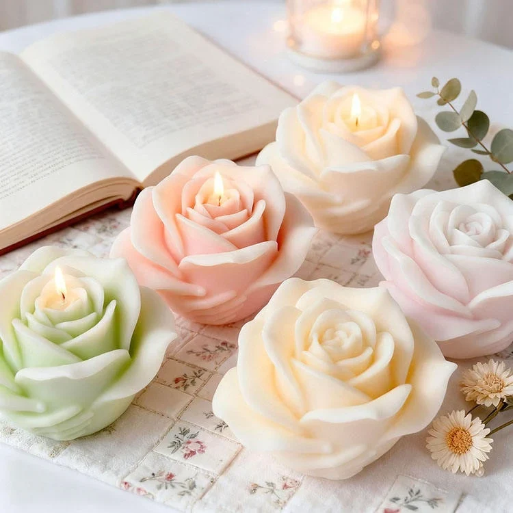 Mano che abbraccia una Rosa. Stampo in silicone anche per Candele e Saponi