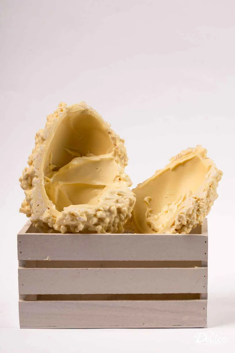 Uovo nocciolato ripieno di crema bianco gr.650