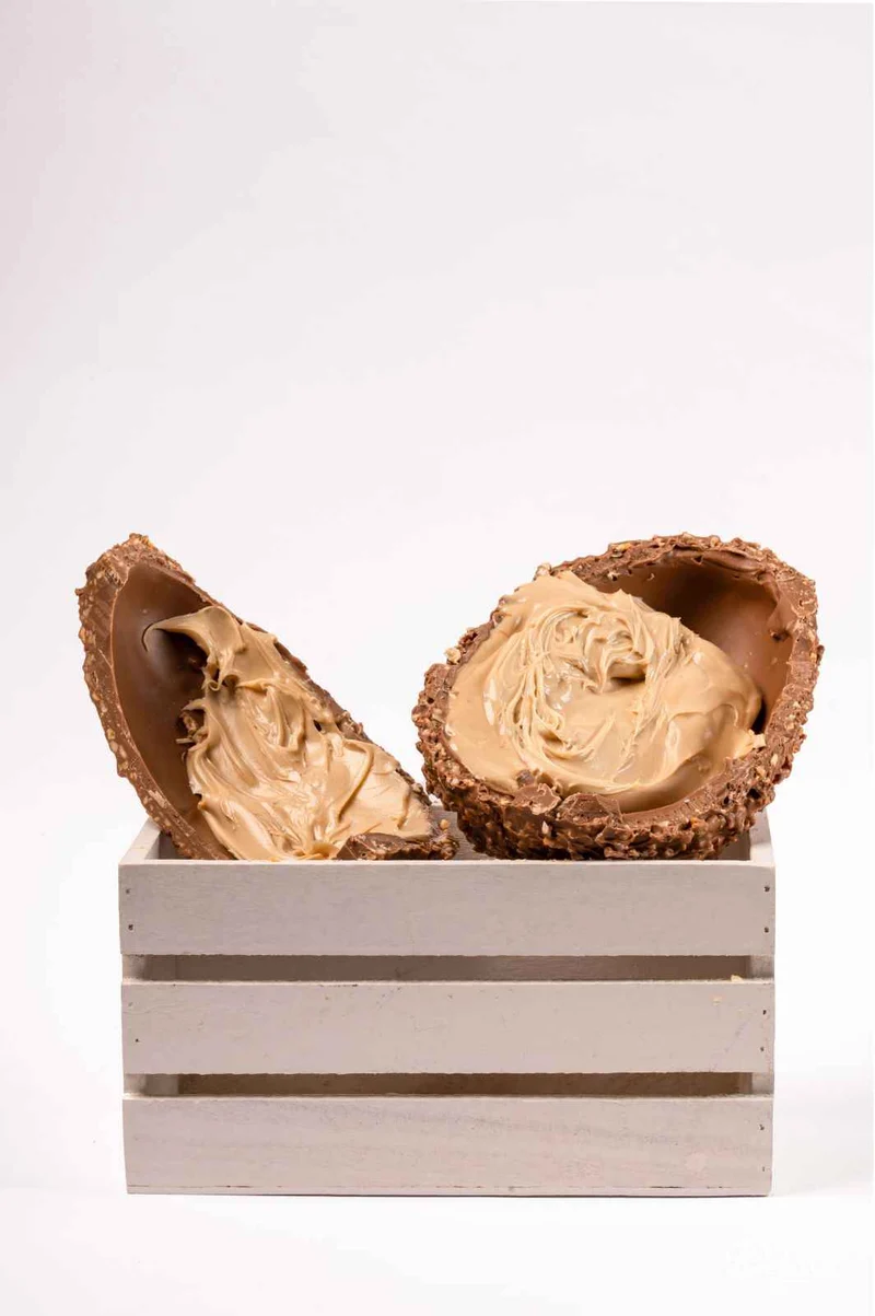 Uovo nocciolato ripieno di crema bueno gr.650