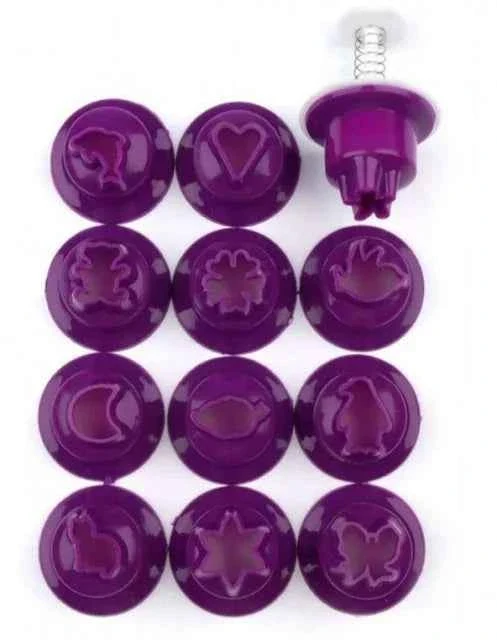 Set di 12 fantastici stampi. Delfino,Luna,Pinguino,Gattino,Foglia,Cuore,Stella,Uccello,Farfalla,Orsetto,Fiore e Omino.