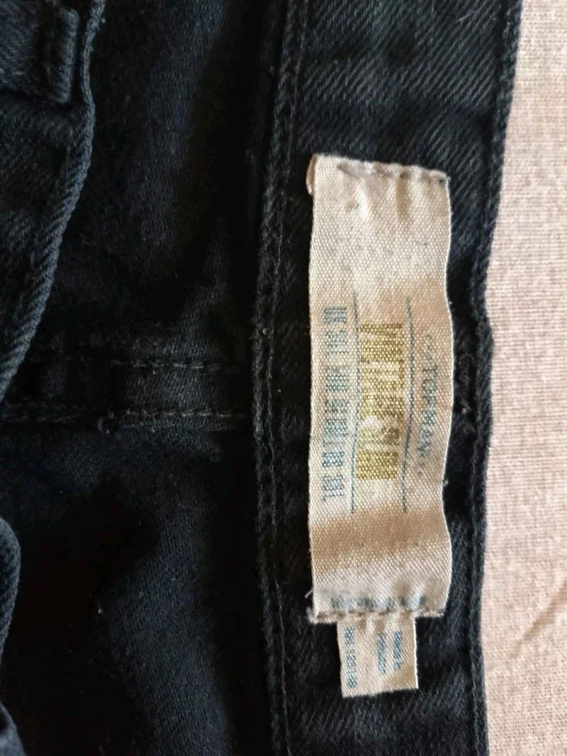 JEANS NERI.TAGLIA 52/L. VINTAGE SLIM. CHIUSURA BOTTONI
