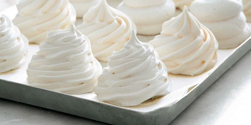 DOLCI meringhe bianche grandi spumotti francesi FORMATO da 600 GRAMMI. ZUCCHERO