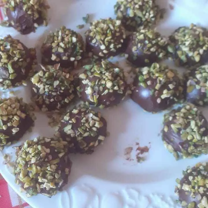 cioccolatini, gusti misti o a scelta. artigianali,di alta qualità. materie prime