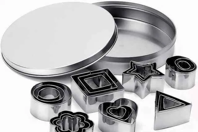 Set C di 24 Cutter Stampi Geometrici in metallo