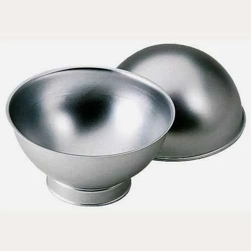 Teglia Tonda.Pallone Sport. Set di 2 Stampi anche Calcio in 3/D con base per cottura. Wilton