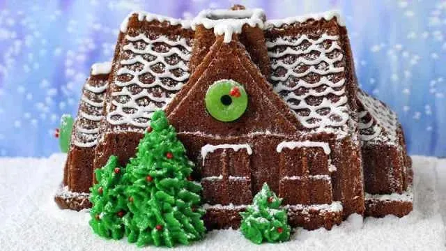 Grande Casa con alberi e camino. Grande Tortiera in silicone