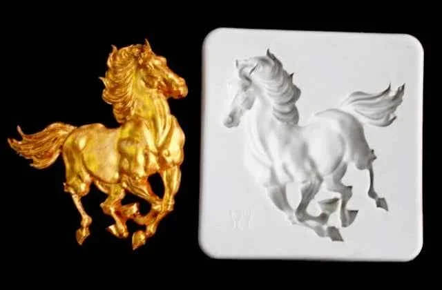 Cavallo al galoppo. Stampo in silicone