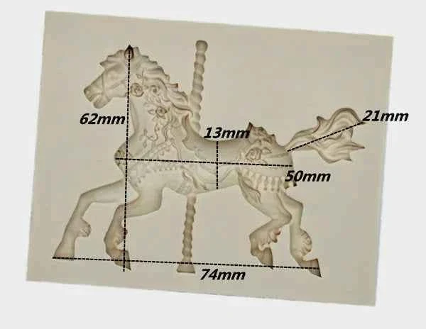 Cavallo al galoppo in gruppo. Stampo in silicone
