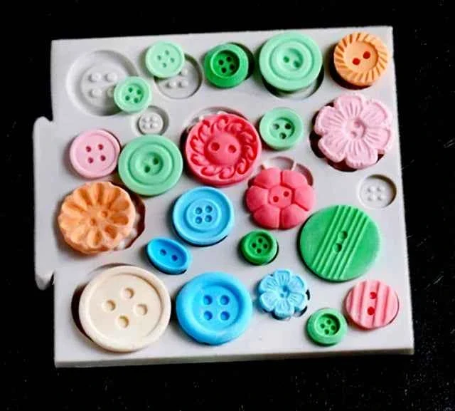 Bottoni in 23 forme decorate. Stampo in silicone