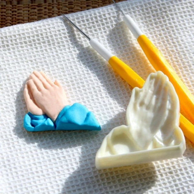 Mani che Pregano. Stampo Tagliapasta Jem. Praying Hands