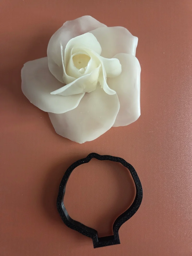 Rosa in Cera d'Api realizzata a mano. Set di 3 Stampi Cutter. WORLD PRODUCTS SHOP