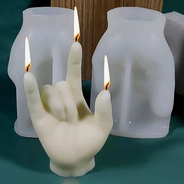 Mano con 3 dita in alto. Stampo in silicone anche per Candele