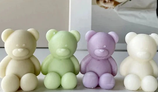 Orsetto seduto di 8.3 cm . Stampo in silicone anche per Candele