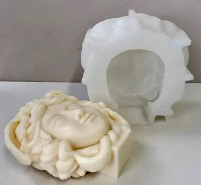 Medusa Griffe Versace in 4 misure di 18 - 12.5 - 7 e 4 cm. Stampo in silicone anche per Candele
