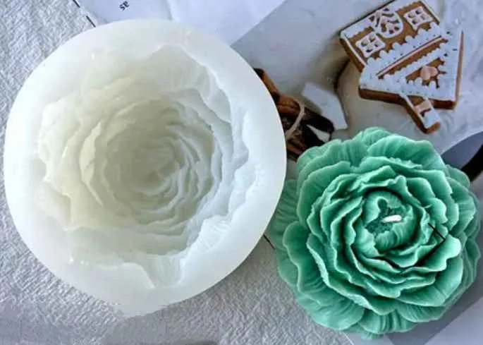Splendida Peonia di 8.1 cm. Stampo in silicone anche per Candele