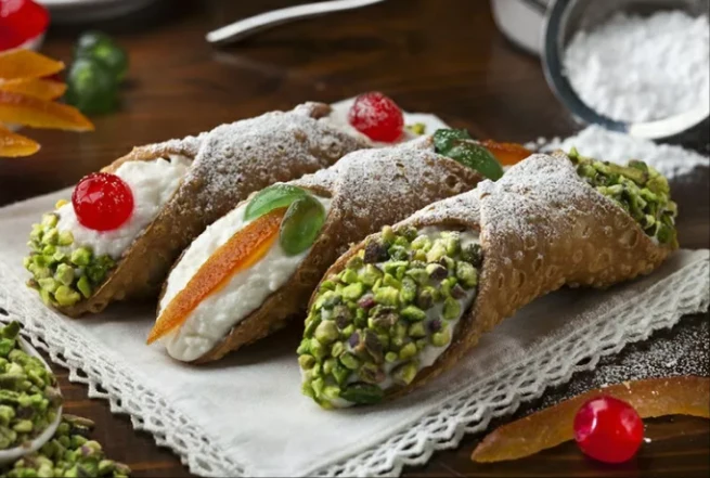 CANNOLI SICILIANI REALIZZATI HOMEMADE .