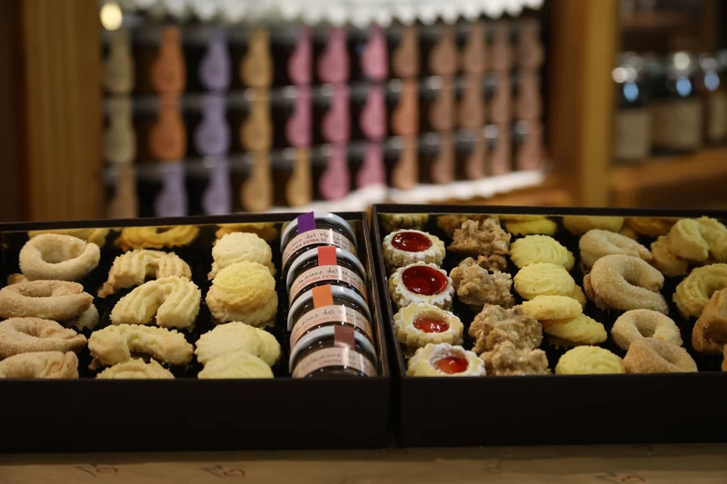 biscottini misti e confetture