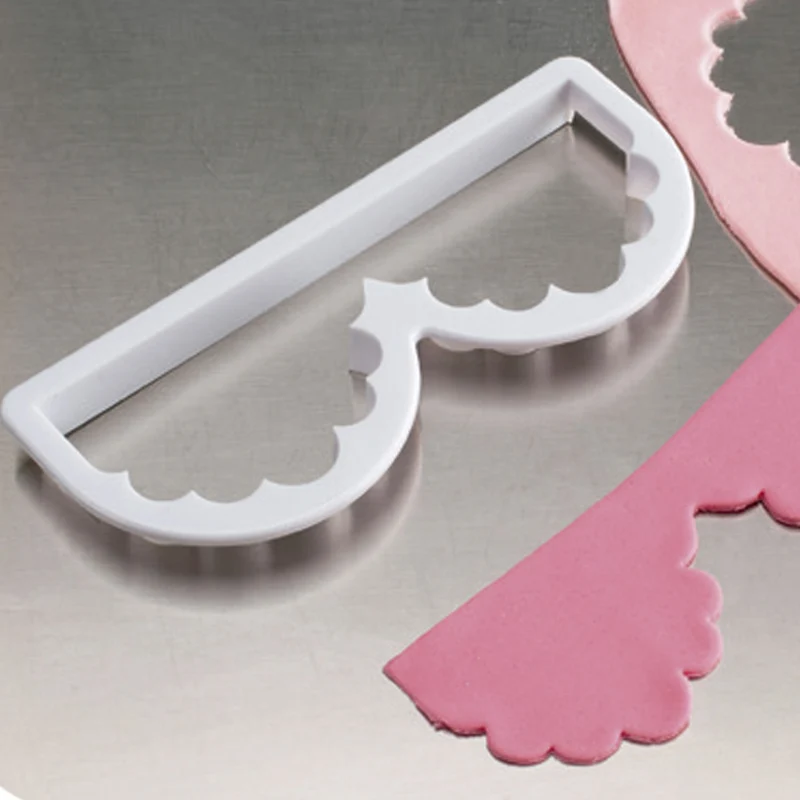 CORTAPASTAS FONDANT VOLANTE BORDADO INGLÉS