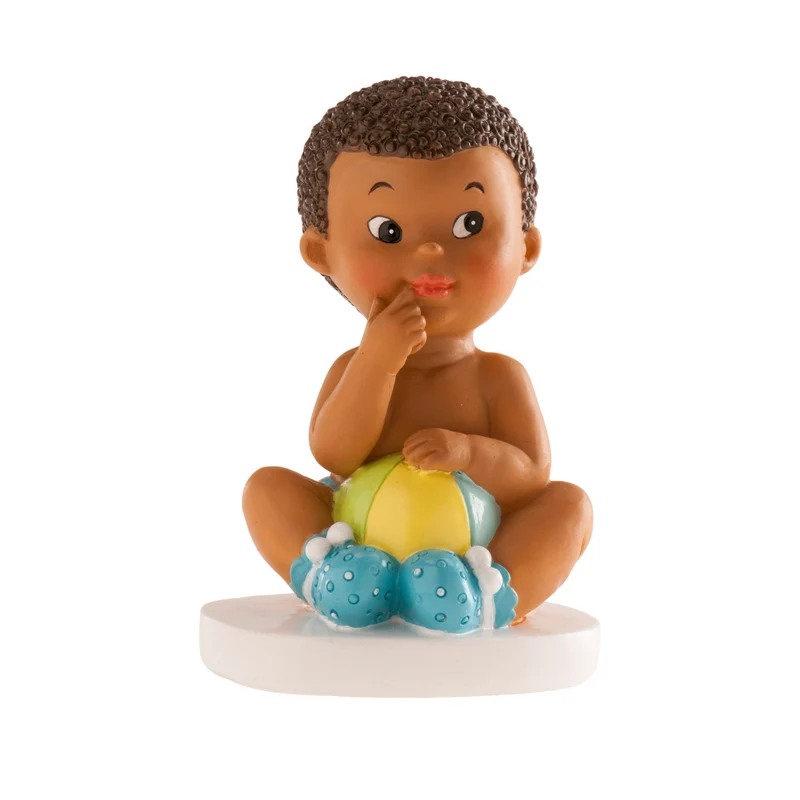 FIGURA TARTA BAUTIZO NIÑO SENTADO CON PELOTA 10CM