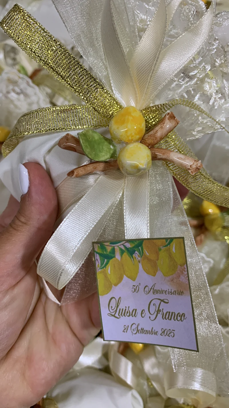 Sacchetto con applicazione limoni e nastri oro