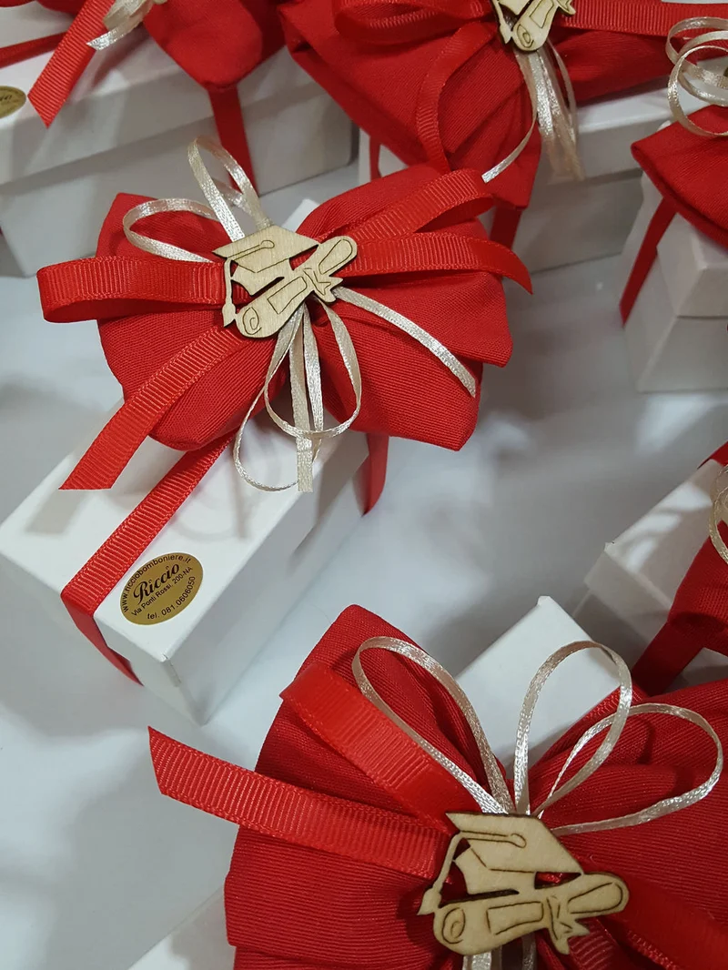 Corno 12cm con tocco laurea confezionato