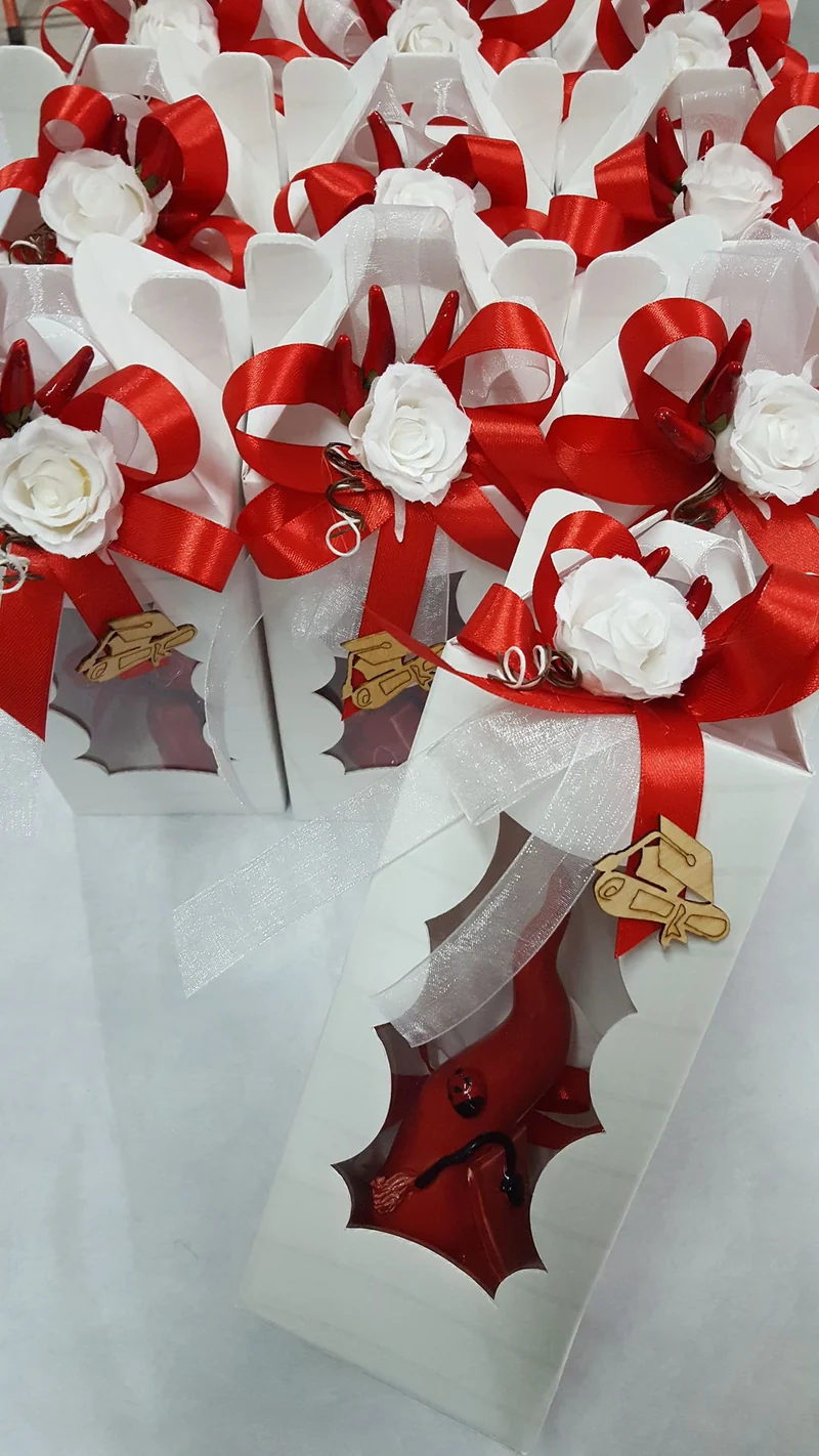 Corno 12cm con tocco laurea confezionato