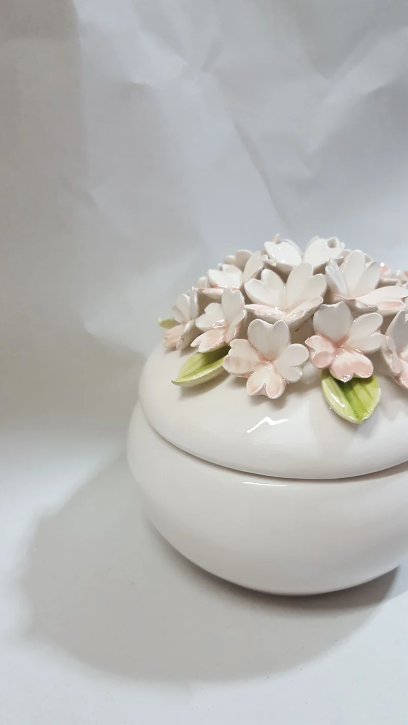 Cofanetto ceramica 10cm con ortensie