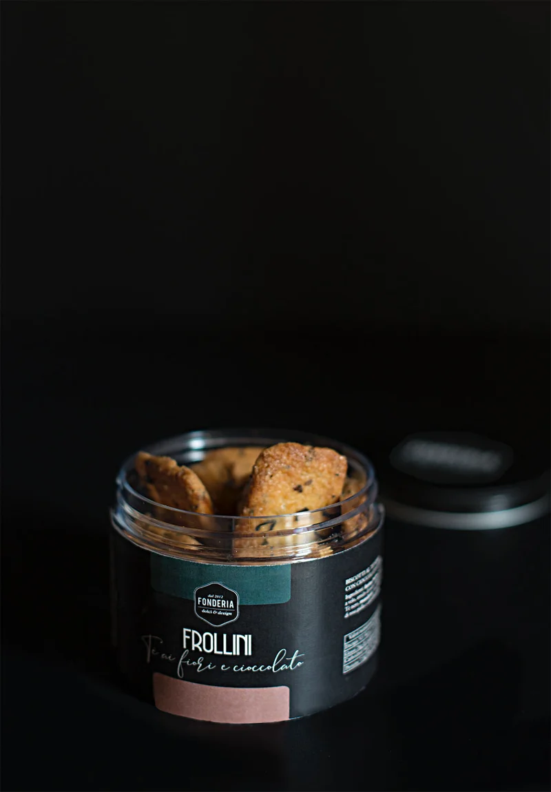 Frollini al tè ai fiori e cacao