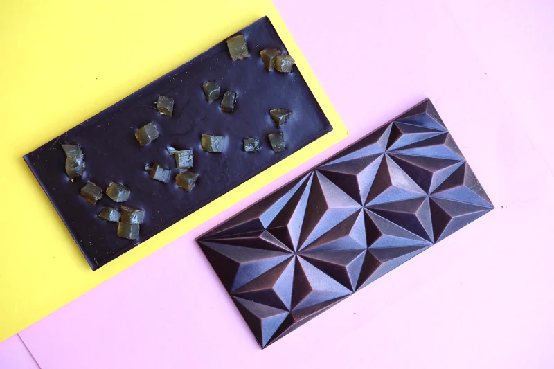 Cioccolato fondente monorigine Madagascar 71%, zenzero candito (vegano)