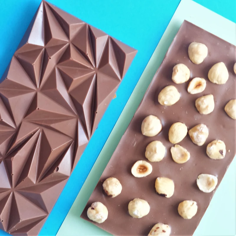 Cioccolato al latte & nocciole intere tostate