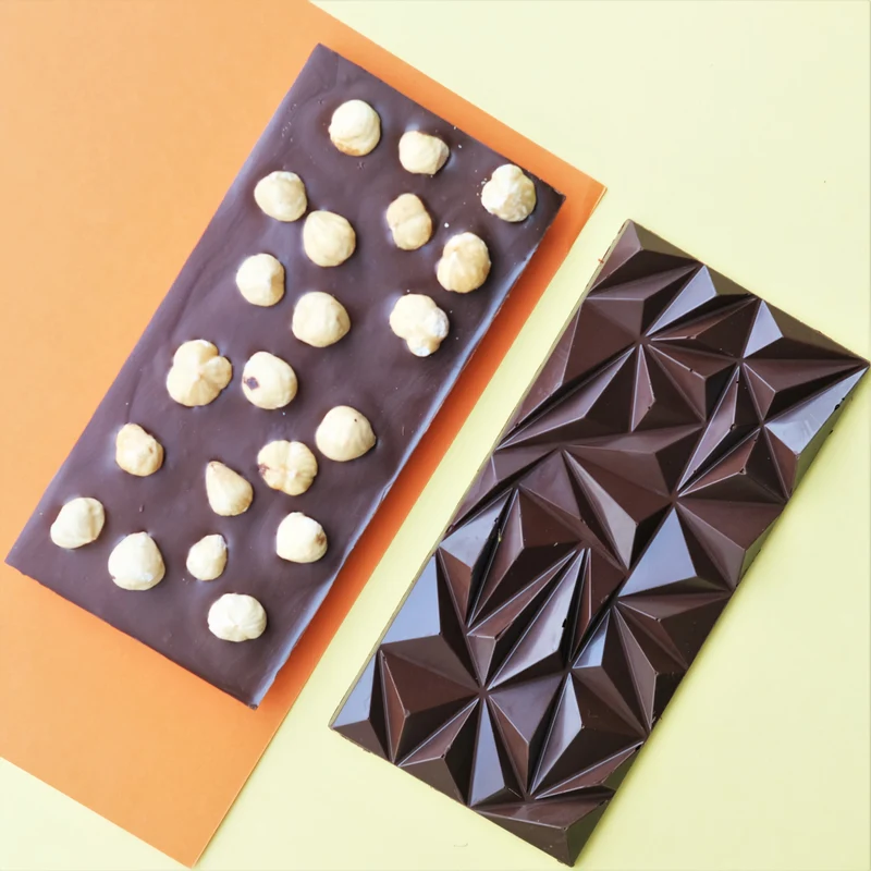 Cioccolato fondente monorigine Madagascar 71% & nocciole intere (vegano)