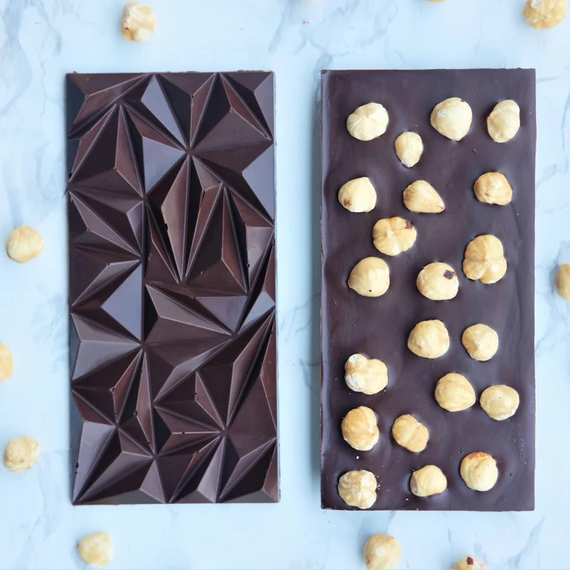 Cioccolato fondente monorigine Madagascar 71% & nocciole intere (vegano)