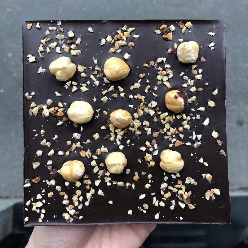 Cioccolato fondente monorigine Madagascar 71% & nocciole intere (vegano)