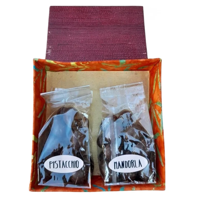 HUEVITO BOX IN SCATOLA DI BANANO - OVETTI AL PISTACCHIO /FONDENTI MANDORLA/FONDENTE