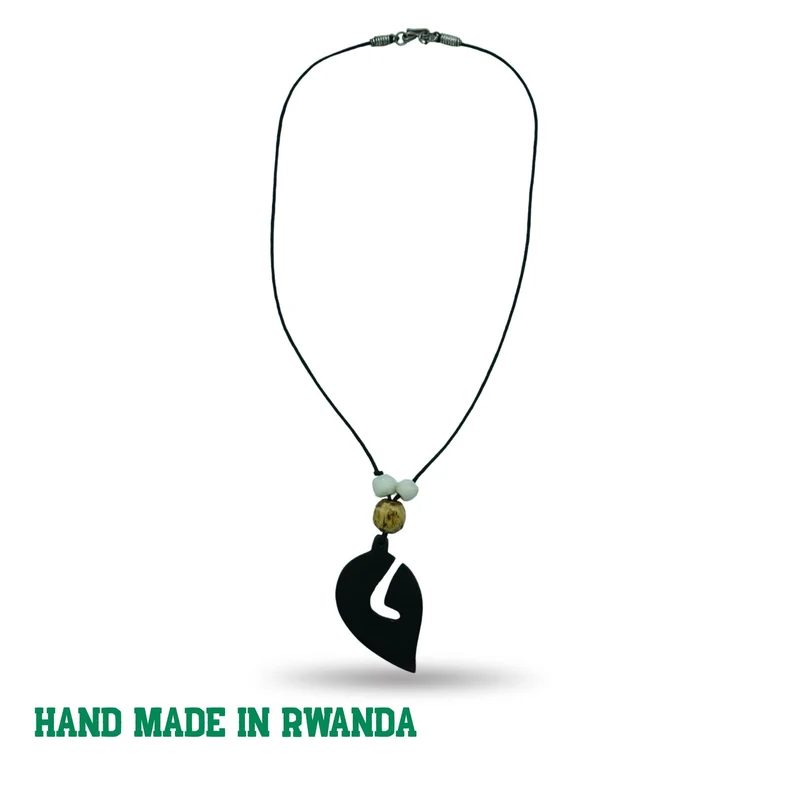 Collana con Ciondolo in Legno